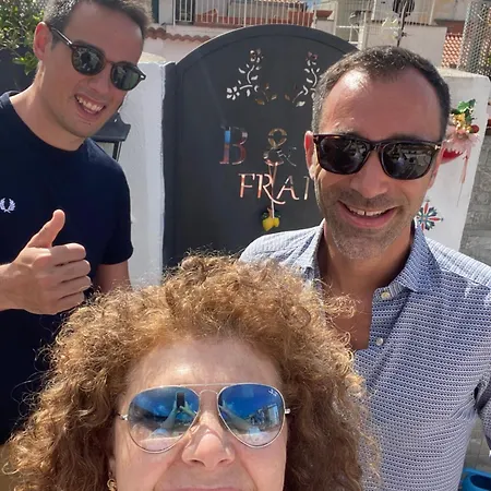 לינה וארוחת בוקר Frai